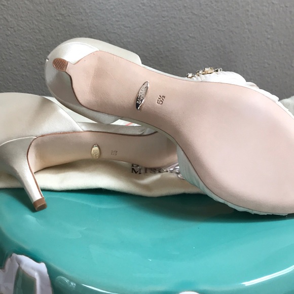 Badgley Mischka Sabine jeweled shoe! Brand New! - Picture 5 of 8